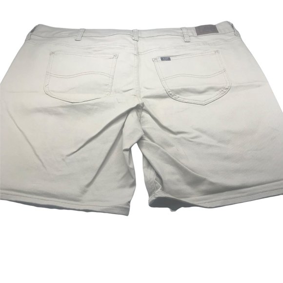 Lee Women's 22M Midrise Bermuda Regular Fit Pioneer Beige Short New With Tags - Picture 2 of 12